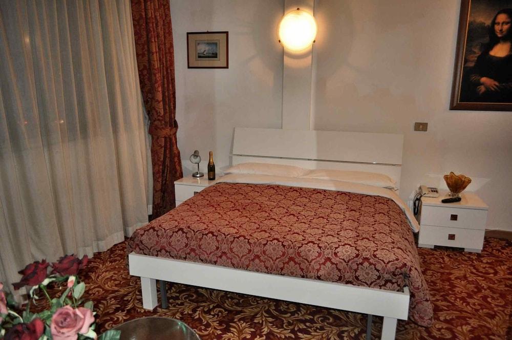 Hotel Giulietta E Romeo Casal Palocco Ngoại thất bức ảnh